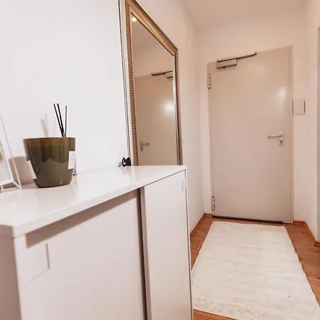 Classic & Cream - Netflix - Wifi - - 4 Person Apartment *